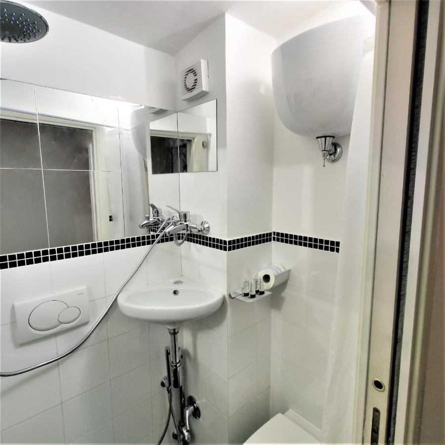 Monserrato Apartment Рим Екстер'єр фото